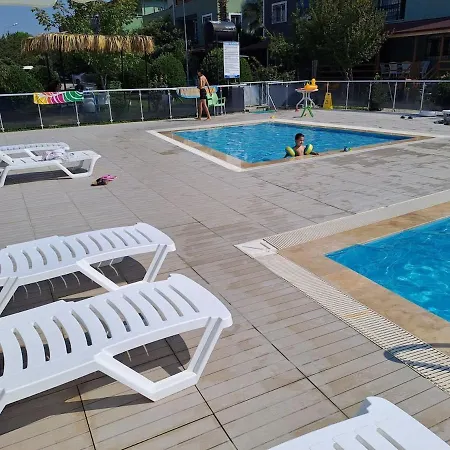 Deniz Yildizi Sitesi Havuzlu * Kusadasi